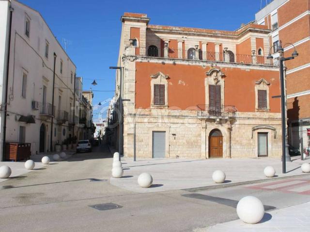 Palazzo in vendita a Casamassima piazza Aldo Moro