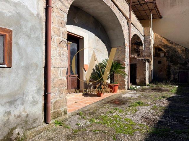 Palazzo in vendita a Caserta