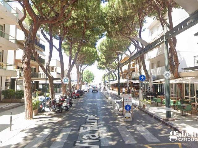 Palazzo in vendita a Cattolica