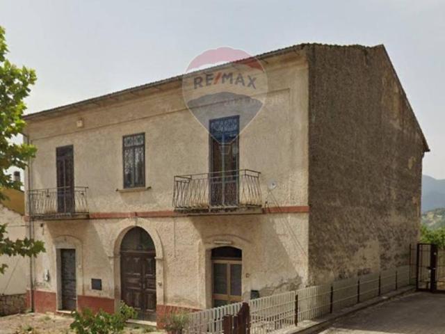 Palazzo in vendita a Ceppaloni