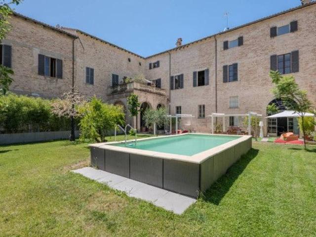 Palazzo in vendita a Fano