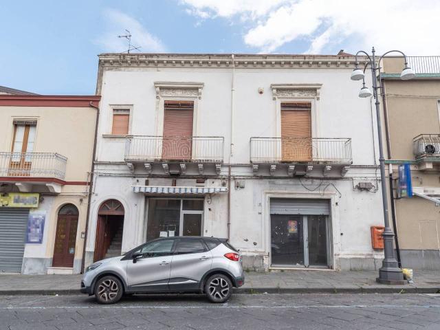 Palazzo in vendita a Giarre