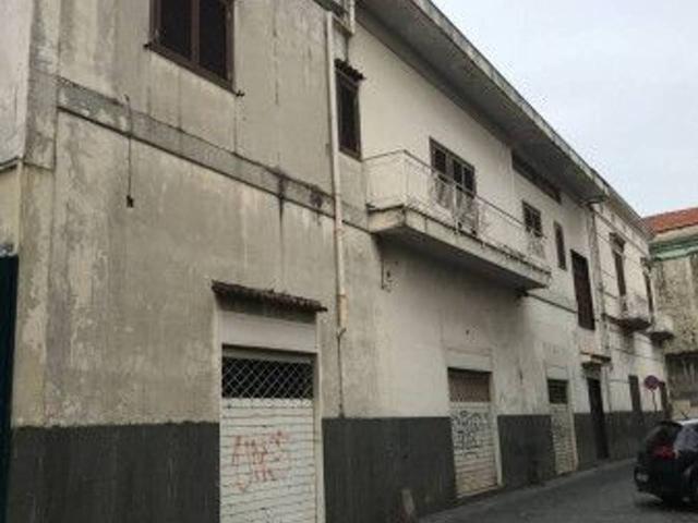 Palazzo in vendita a Giugliano In Campania