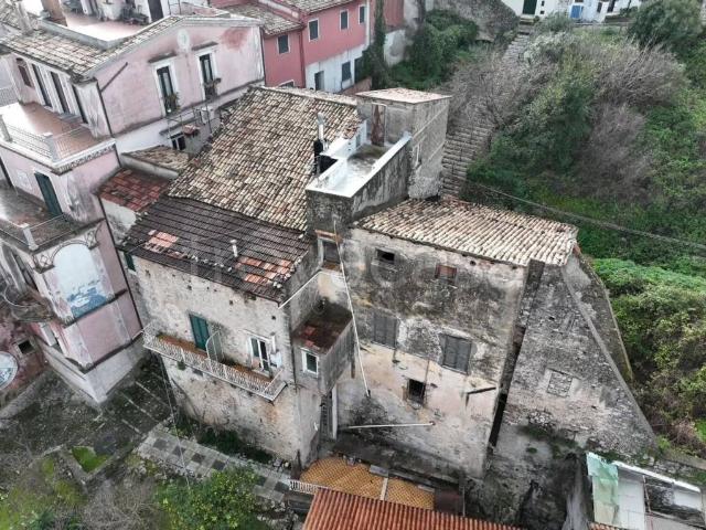 Palazzo in vendita a Itri via Cinta Nuova, 1