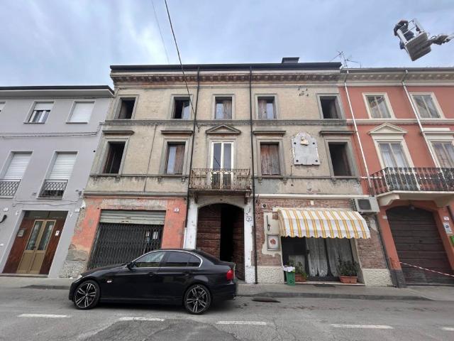 Palazzo in vendita a Luzzara, Casoni