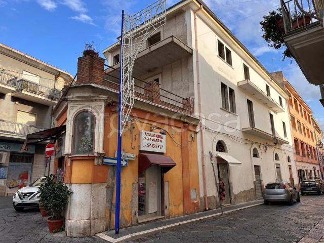 Palazzo in vendita a Maddaloni via Maddalena