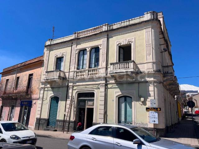 Palazzo in vendita a Mascali piazza Duomo
