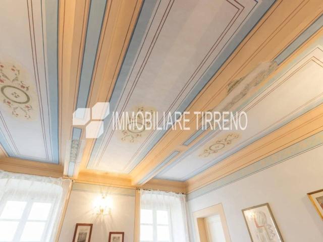 Palazzo in vendita a Massa