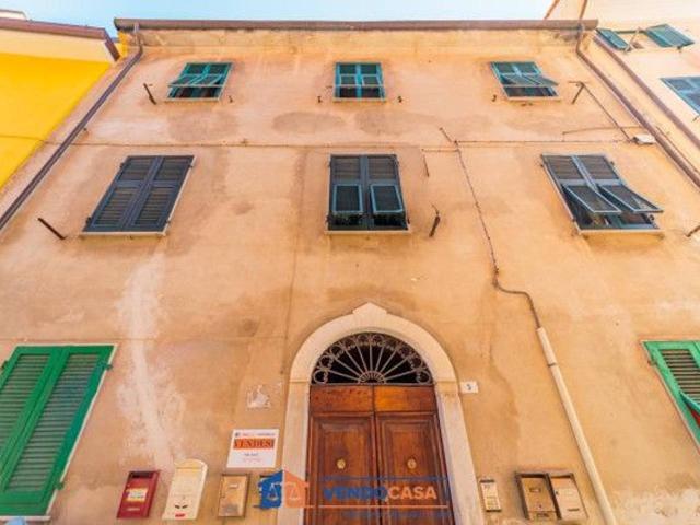 Palazzo in vendita a Massa