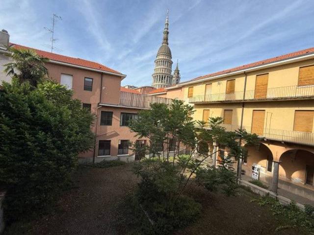 Palazzo in vendita a Novara