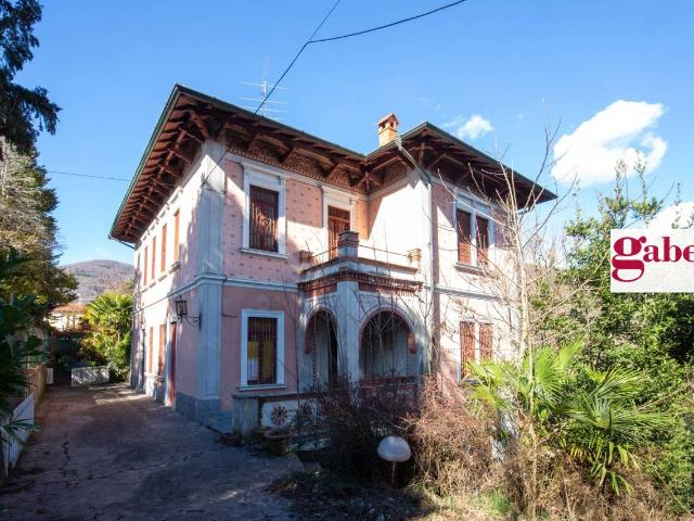 Palazzo in vendita a Olgiate Molgora