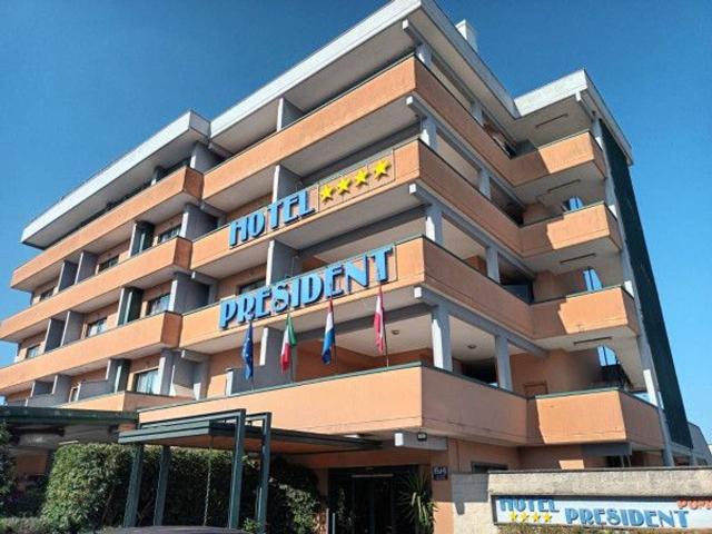 Palazzo in vendita a Pomezia