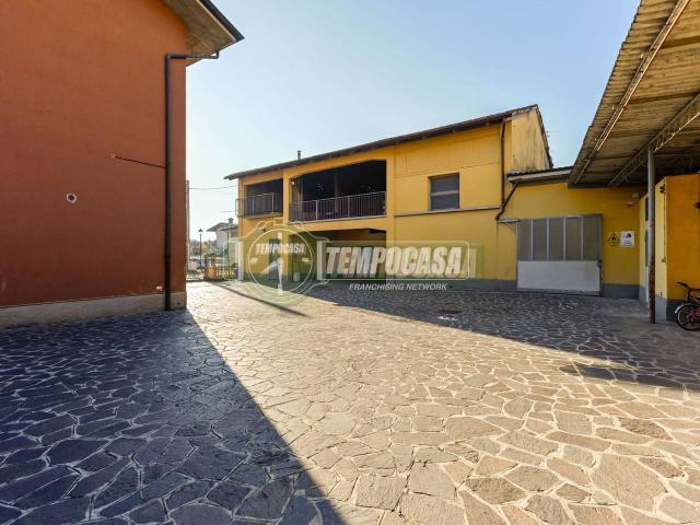 Palazzo in vendita a Pognano