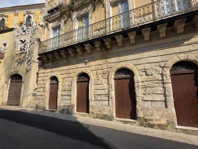 Palazzo in vendita a Ragusa