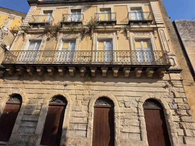 Palazzo in vendita a Ragusa