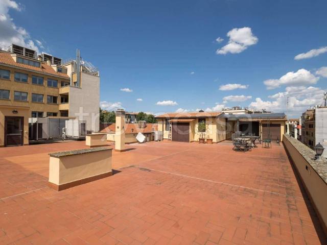 Palazzo in vendita a Roma via Emilia, Vittorio Veneto