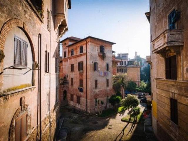 Palazzo in vendita a Roma