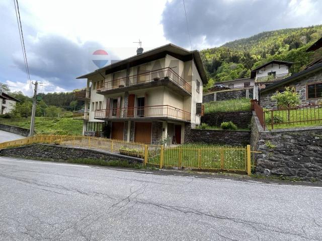 Palazzo in vendita a Roncobello