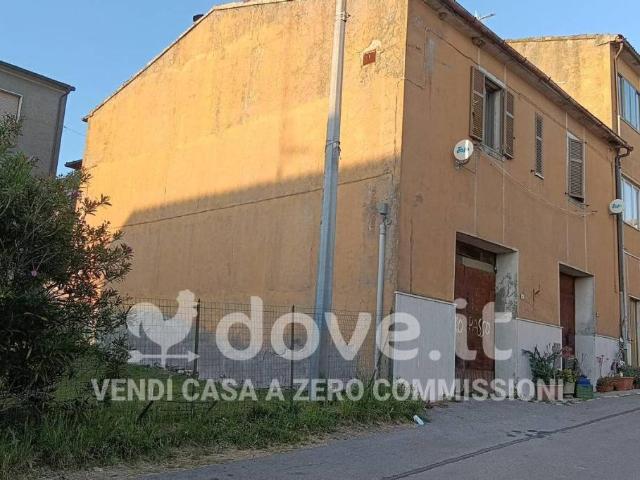 Palazzo in vendita a Roccastrada via Montini, 44