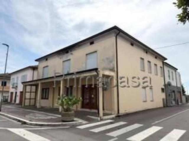 Palazzo in vendita a Roveredo Di Gua'
