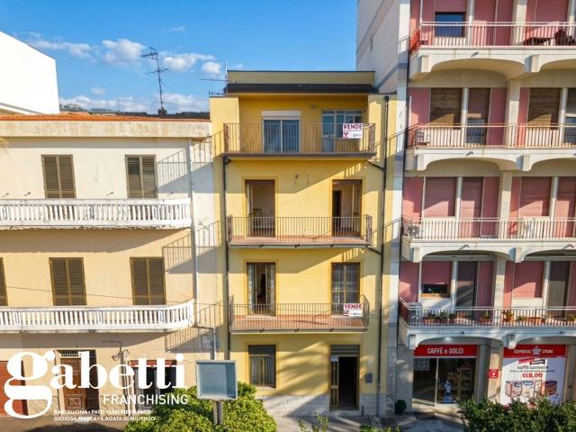Palazzo in vendita a Sant'Agata Di Militello