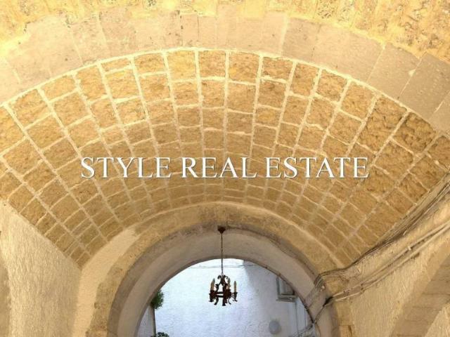 Palazzo in vendita a Siracusa via San Pietro, Ortigia