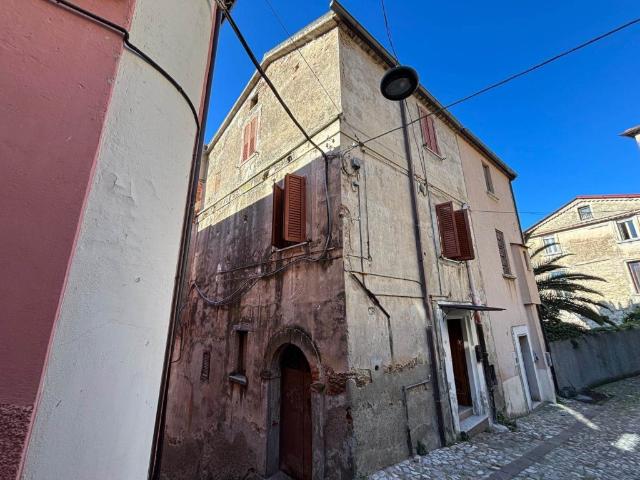 Palazzo in vendita a Spezzano della Sila via cozzolino 19