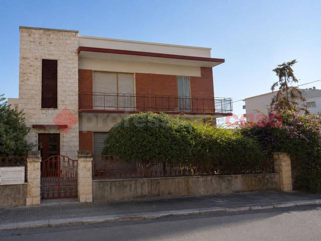 Palazzo in vendita a Statte