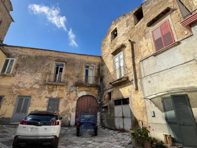Palazzo in Via Nino Bixio