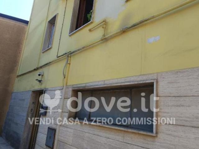 Palazzo / Stabile di 248 m con più di 5 locali in vendita a Benevento [rif. DV 13423]