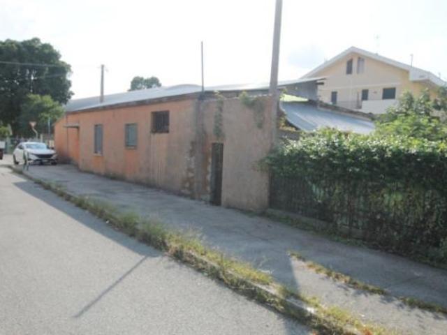 Palazzo / Stabile di 400 m con più di 5 locali in vendita a Padova