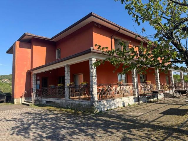 Palazzo / Stabile in affitto a Monrupino TS
