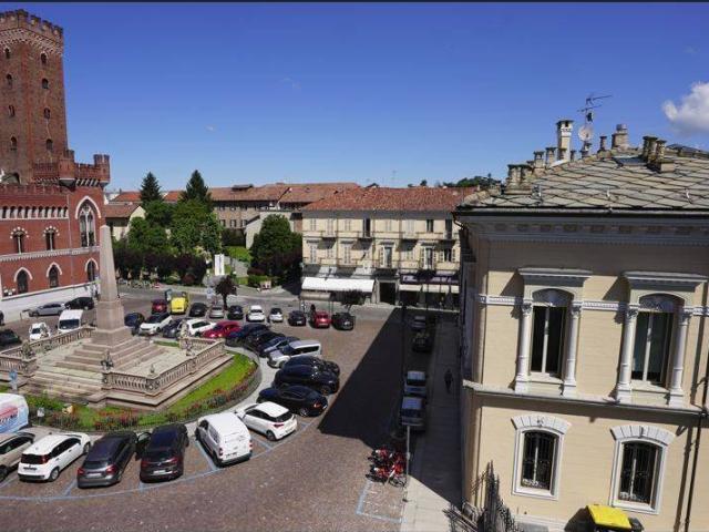 Palazzo / Stabile in affitto a Asti AT
