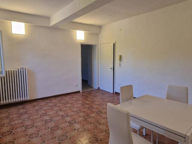 Palazzo / Stabile in affitto a Carpi MO