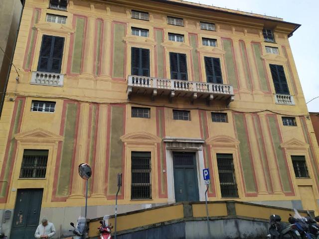 Palazzo / Stabile in affitto a Genova GE