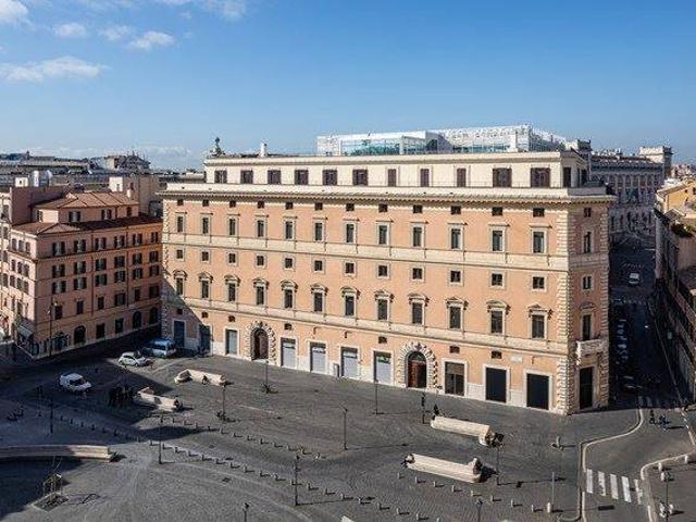 Palazzo / Stabile in affitto a Roma RM
