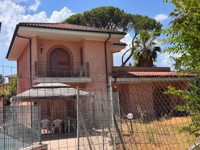 Palazzo / Stabile in affitto a Roma RM