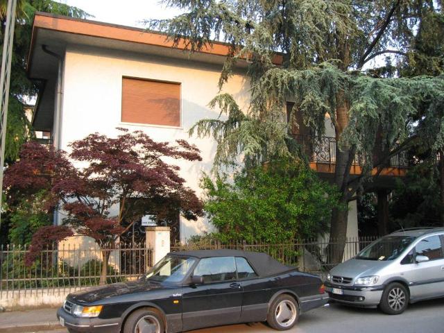 Palazzo / Stabile in affitto a Verona VR