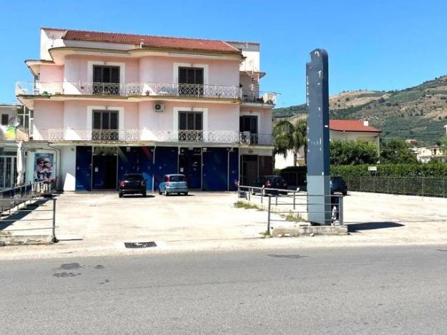 Palazzo / Stabile in vendita a Maddaloni CE