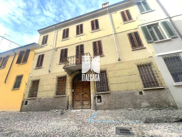 Palazzo / Stabile in vendita a Mantova MN