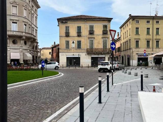 Palazzo / Stabile in vendita a Mantova MN