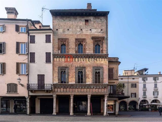 Palazzo / Stabile in vendita a Mantova MN