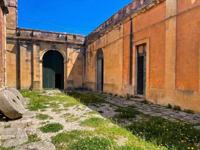 Palazzo / Stabile in vendita a Martano LE