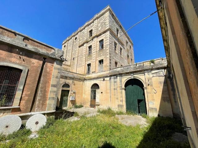 Palazzo / Stabile in vendita a Martano LE