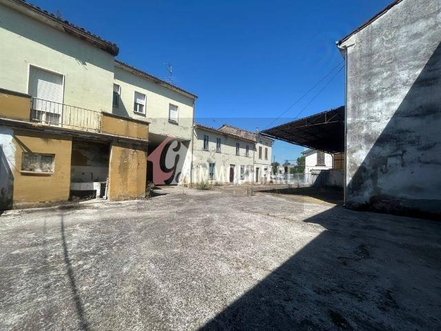Palazzo / Stabile in vendita a Martignana di Po CR