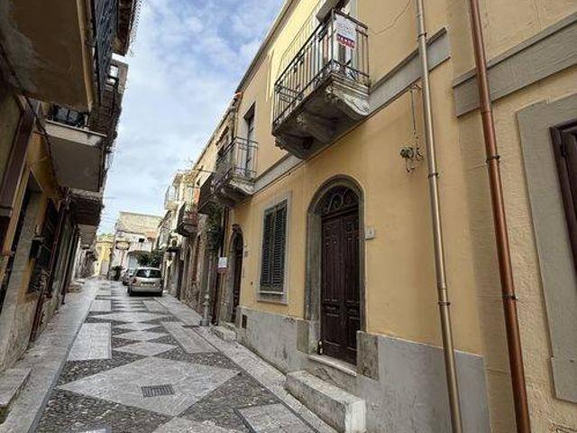 Palazzo / Stabile in vendita a Mazzarrà Sant'Andrea ME