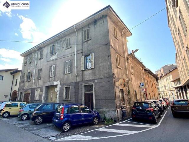 Palazzo / Stabile in vendita a Meda MB