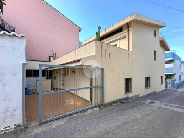 Palazzo / Stabile in vendita a Messina ME