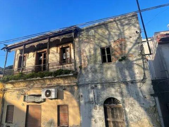 Palazzo / Stabile in vendita a Messina ME