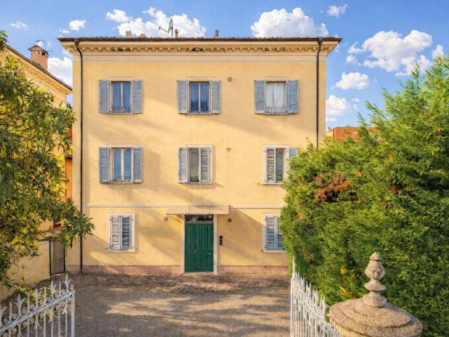 Palazzo / Stabile in vendita a Modena MO